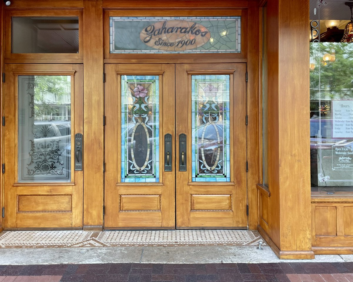 JoshLipnik's tweet photo. Zaharakos
Columbus. IN

Classic ice cream and soda parlor operating in downtown Columbus since 1900, with displays of vintage soda machines from the early 20th century. https://t.co/AUbxp09IHK