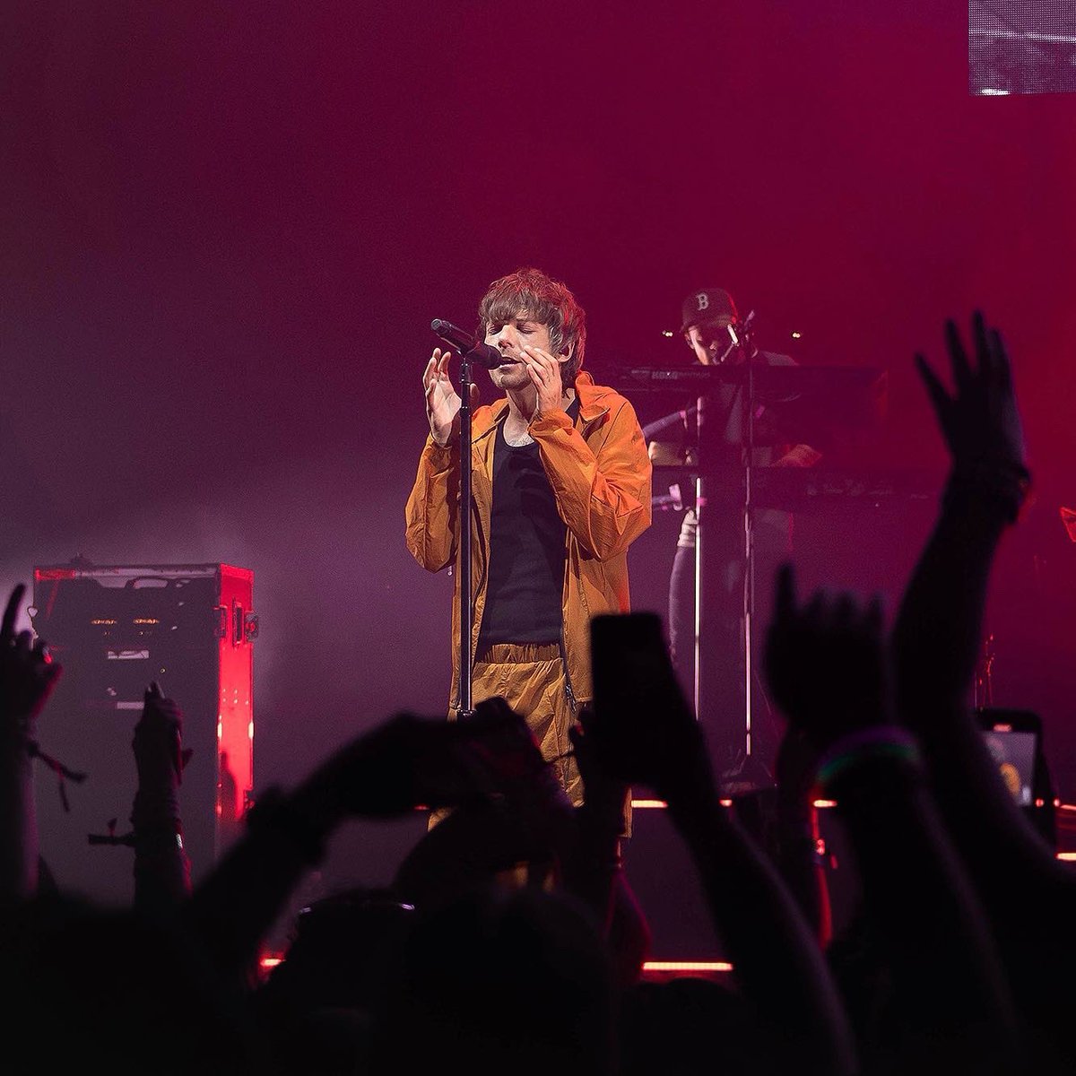 htxvox's tweet photo. 🎶 @Louis_Tomlinson performing at @CWMPavilion on his #FaithInTheFutureWorldTour! 

📸 Check out the new photo gallery + review 

🔗 https://t.co/EpLxsBpfe3 https://t.co/7UrSuxEeRz