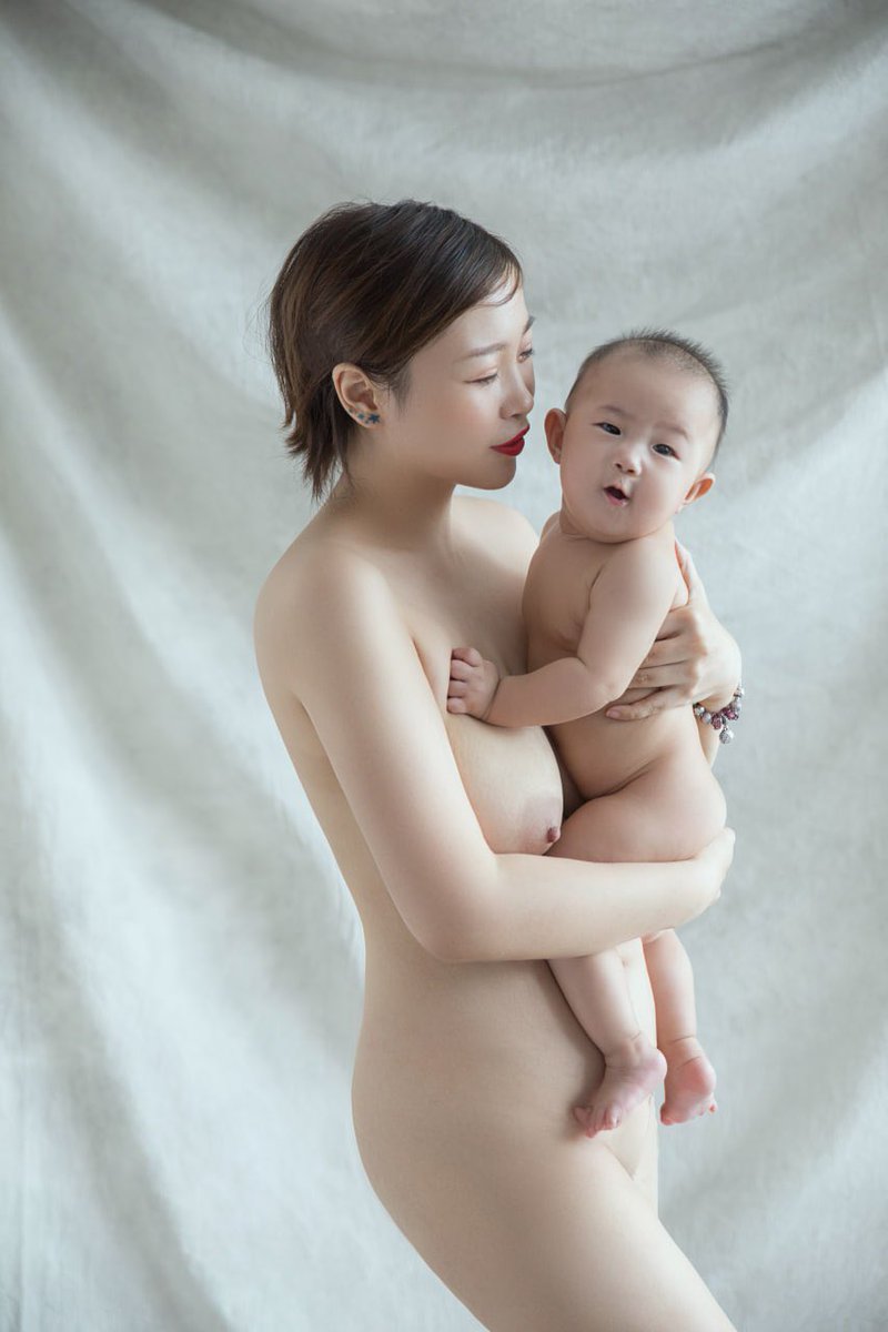 xiaopacai008's tweet photo. 辣妈哺��
#孕妇 #哺乳 #写真 #私房 #漏点 #走光 https://t.co/5eI4dwDsSC