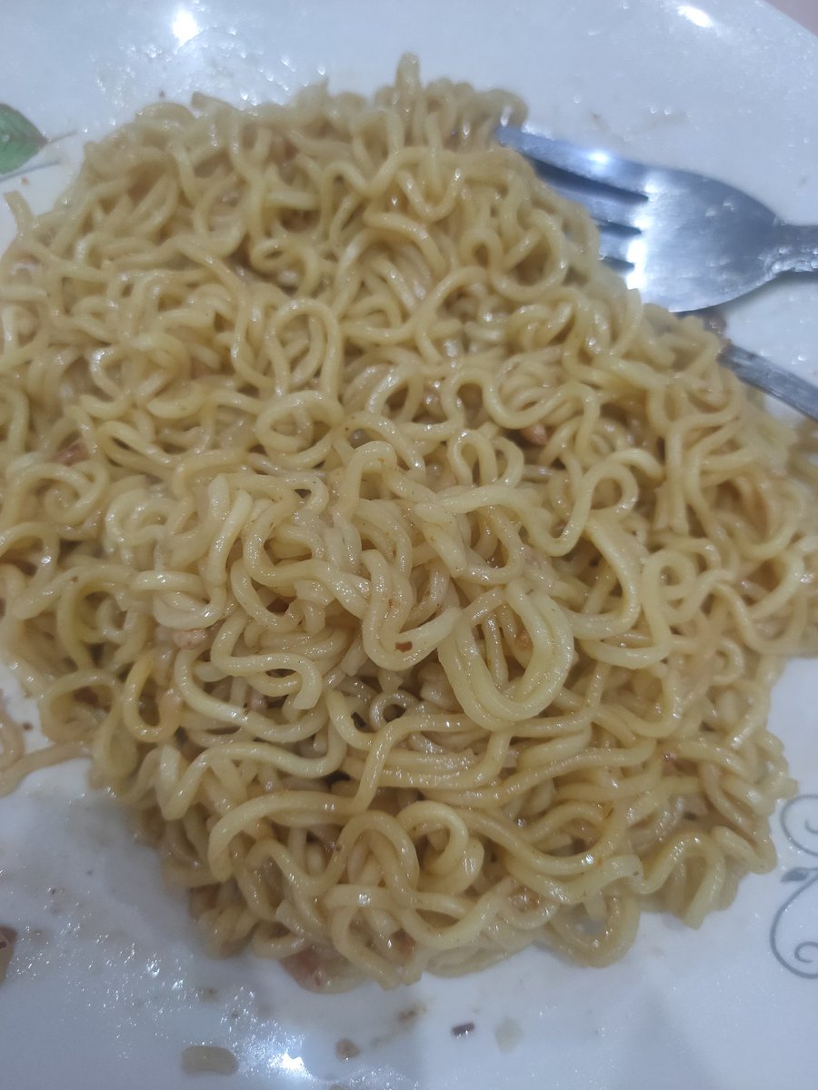 indrianiRatih's tweet photo. Sekreatif-kreatifnya masak indomie goreng mau digimanain, tetep aja akan ada waktunya rindu ama yang original, simpel, cepet, laparrrrrr!!! 🫡 https://t.co/Yfus9wPERu