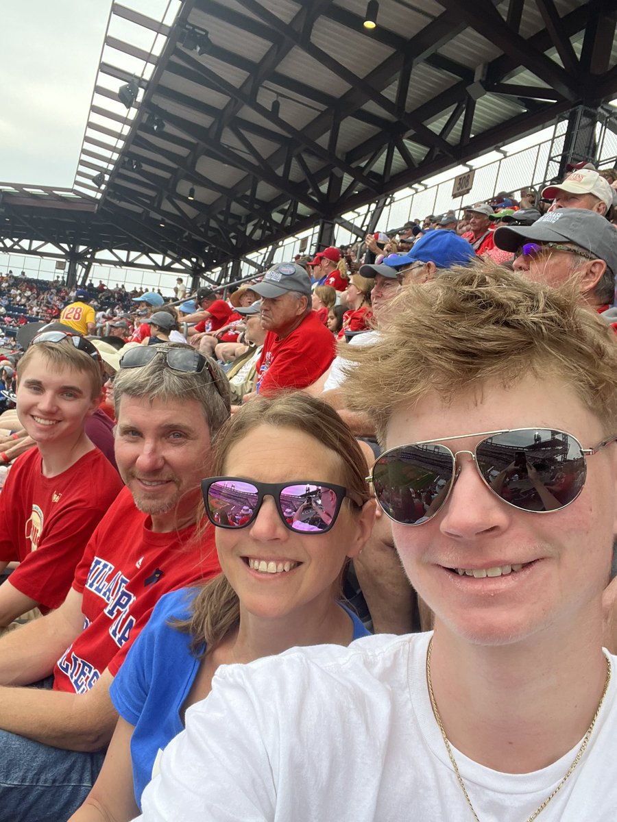pfehlinger's tweet photo. It was an incredible event! Thank you for the opportunity for survivors to celebrate together! 💙⚾️🎗️ #coloncancer #5months @FoxChaseCancer @Phillies https://t.co/IfZJ3SFZnx