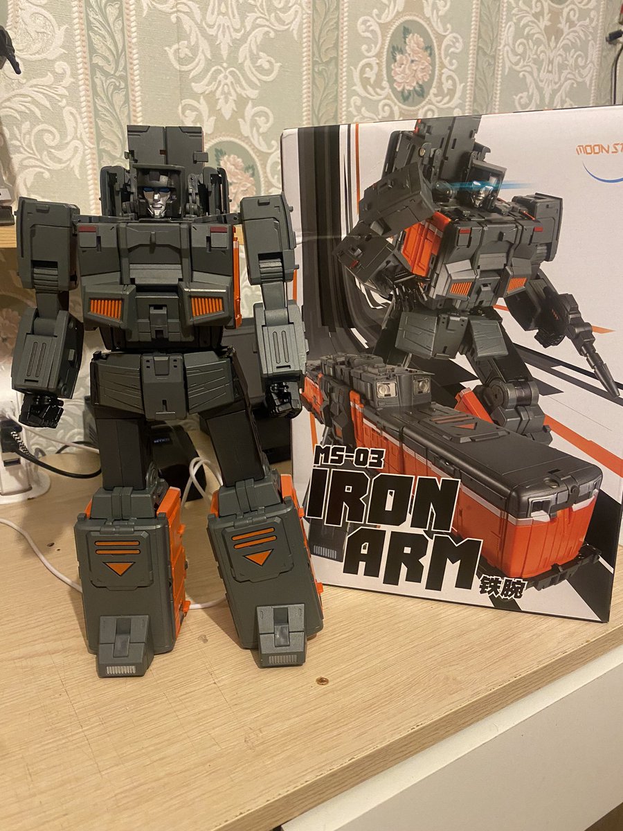 Philiprcrane1's tweet photo. Moon studio iron arm 1 of 6 figures that make up radiatron (their take on transformers raiden) collecting these figures is gonna be like collecting Cang toys thunderking all over again 🤣🤣#moonstudio #Transformers https://t.co/iDJbHG1gHP