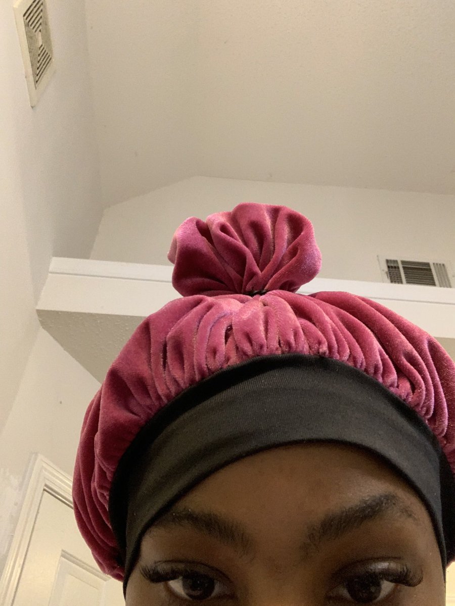 skytheboolest's tweet image. i b putting my bonnet inna lil pony b4 i get inna shower so it wont get wet😂😂😂