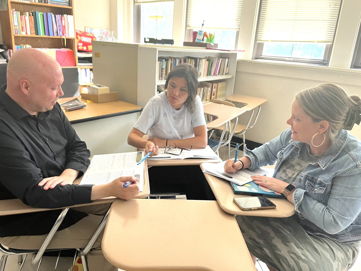ShaneBarham1976's tweet photo. We had another productive day at the WCPSS Magnet Summer Institute! We used the 5 Pillars of Magnet Schools to plan for the upcoming school year! @WCPSS @wcpssmagnets @HunterPrincipal @mrshough_hunter @MrsStroupe #2023MagnetSummerInstitute #CreatingACommonVision ⭐️ https://t.co/zRzBD6sTNK