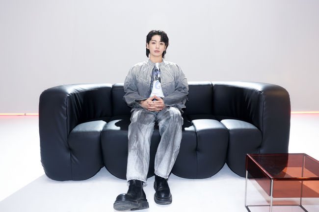 streamforkoomin's tweet image. Falta nada para ‘Seven’ by Jungkook, espero que tenga todos los éxitos posibles porque se lo merece, se esfuerza constantemente y es un artista muy completo. El solo de JK merece el mejor de los recibimientos, valoren su trabajo como se debe.

SEVEN BY JUNGKOOK OUT TODAY 🤍