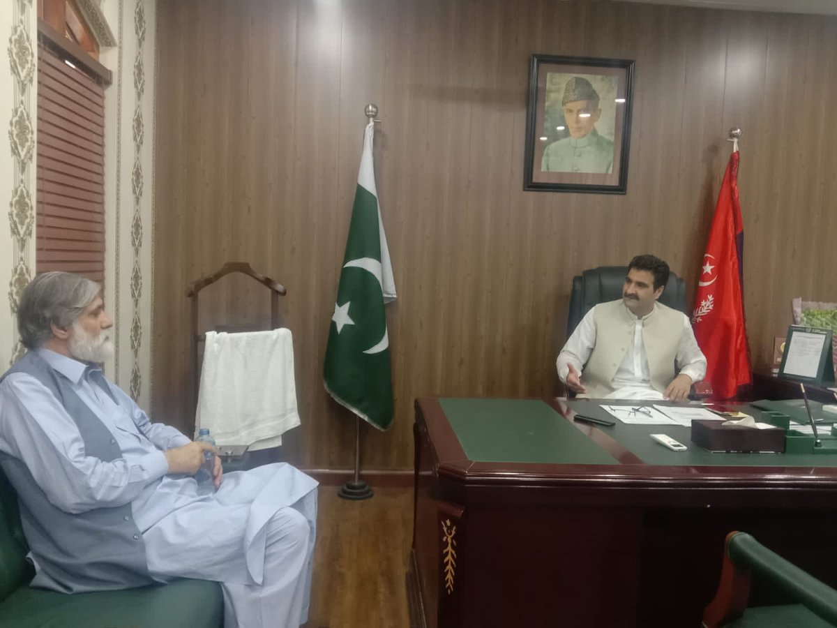 HManzoorkhan's tweet photo. خیبرپختونخوا کے وزیر ایکسائز اینڈ نارکوٹکس کنٹرول حاجی منظور خان آفریدی سے وزیراعلی کے مشیر برائے مال پیر ہارون شاہ کی ایک وفد کے ہمراہ انکے دفتر سول سیکرٹریٹ پشاور میں ملاقات.اس موقع پر پیر ہارون شاہ نے صوبائی وزیر ایکسائز کو حج ادائیگی اور حجاز مقدس سے وطن واپسی پر مبارکباد دی https://t.co/tnNL06y43O