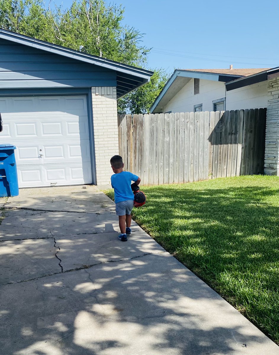 TheRealTyler_V's tweet photo. Was on vacation last week, so had to make up for it. We picked up a third lawn this week for @OutKickTNML and my little helper man put down some work! @CoachHolmG @ECHO_USA https://t.co/JYbdjqnUXv