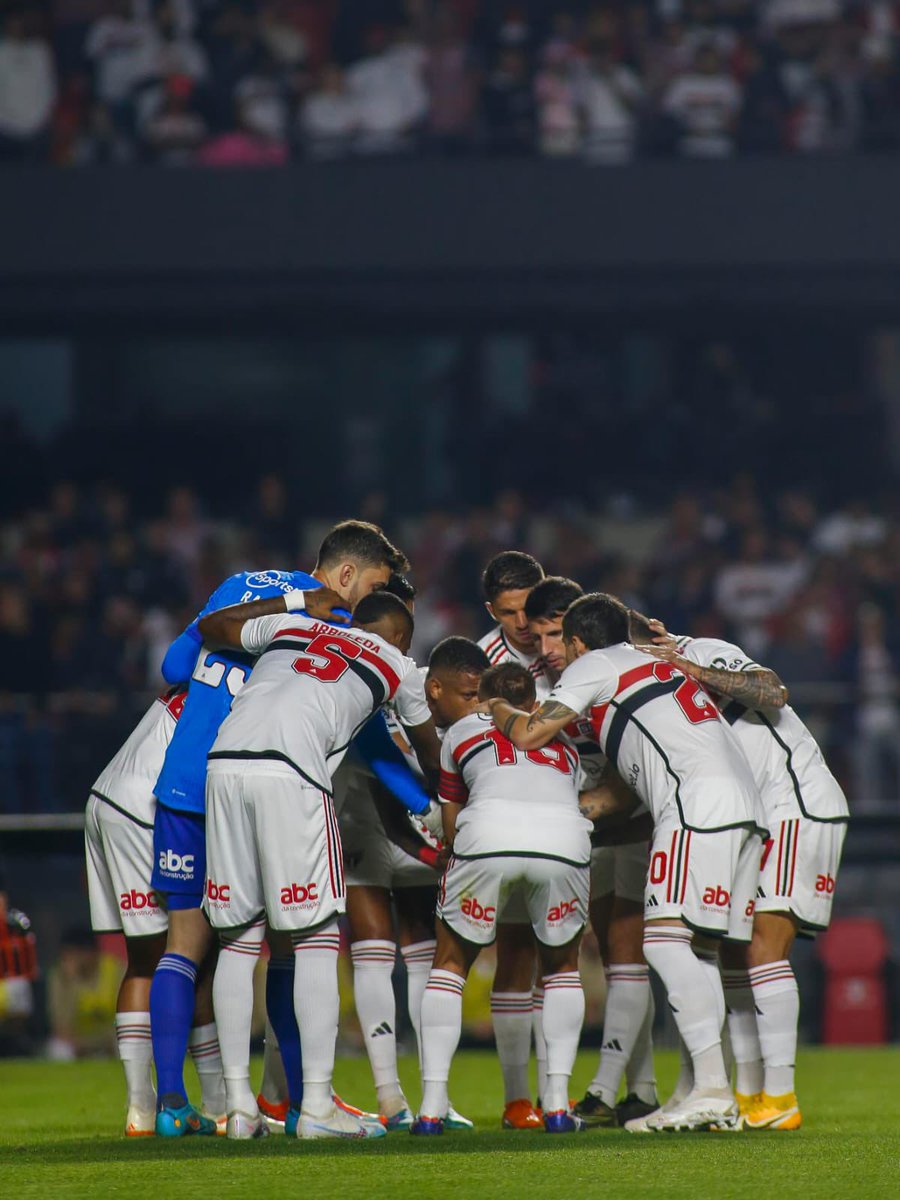 somosaopaulinos's tweet photo. SEGUE A FREGUESIA! O SÃO PAULO ELIMINA O PALMEIRAS E ESTÁ NA SEMIFINAL DA COPA DO BRASIL! 🇾🇪 https://t.co/HjTepVOZPW