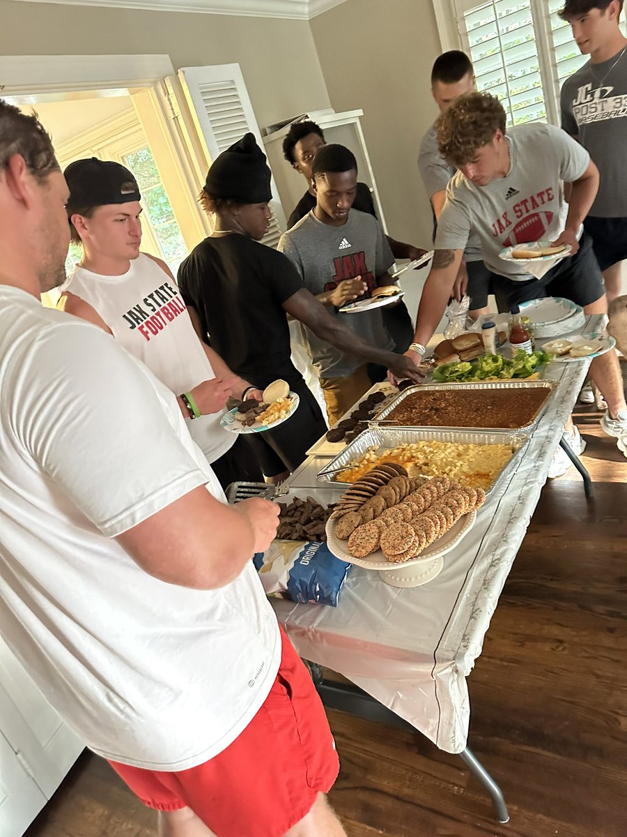 NYSEandeasy's tweet photo. Summer Cookout in the books as well as our first annual “AKC corn-hole” champions crowned! 44 days until go time and wouldn’t wanna do it with any other group! #HardEdge https://t.co/eIM1trzpXp