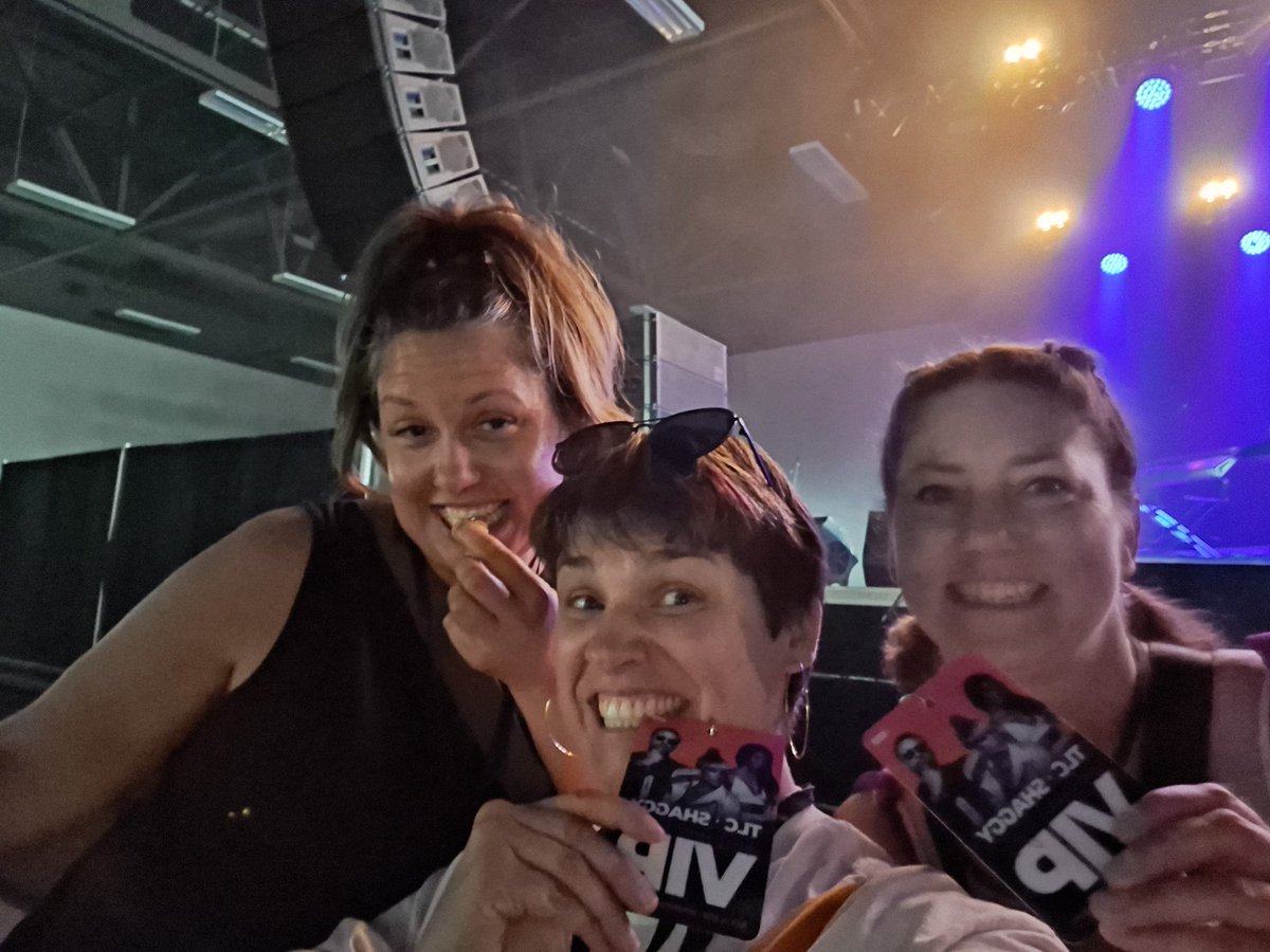 vdateach's tweet photo. Front row, ready to party with the legendary @officialchilli @TheRealTBOZ at @OfficialTLC in Edmonton!! Ya baby! https://t.co/gZGXFhsFxx