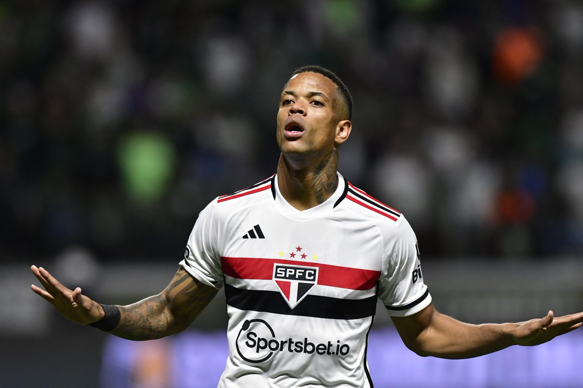 LuucasRM_'s tweet photo. Porque tremes tanto pra lateral do São Paulo, parmerinha??????????????? https://t.co/a0rFQNa2Up
