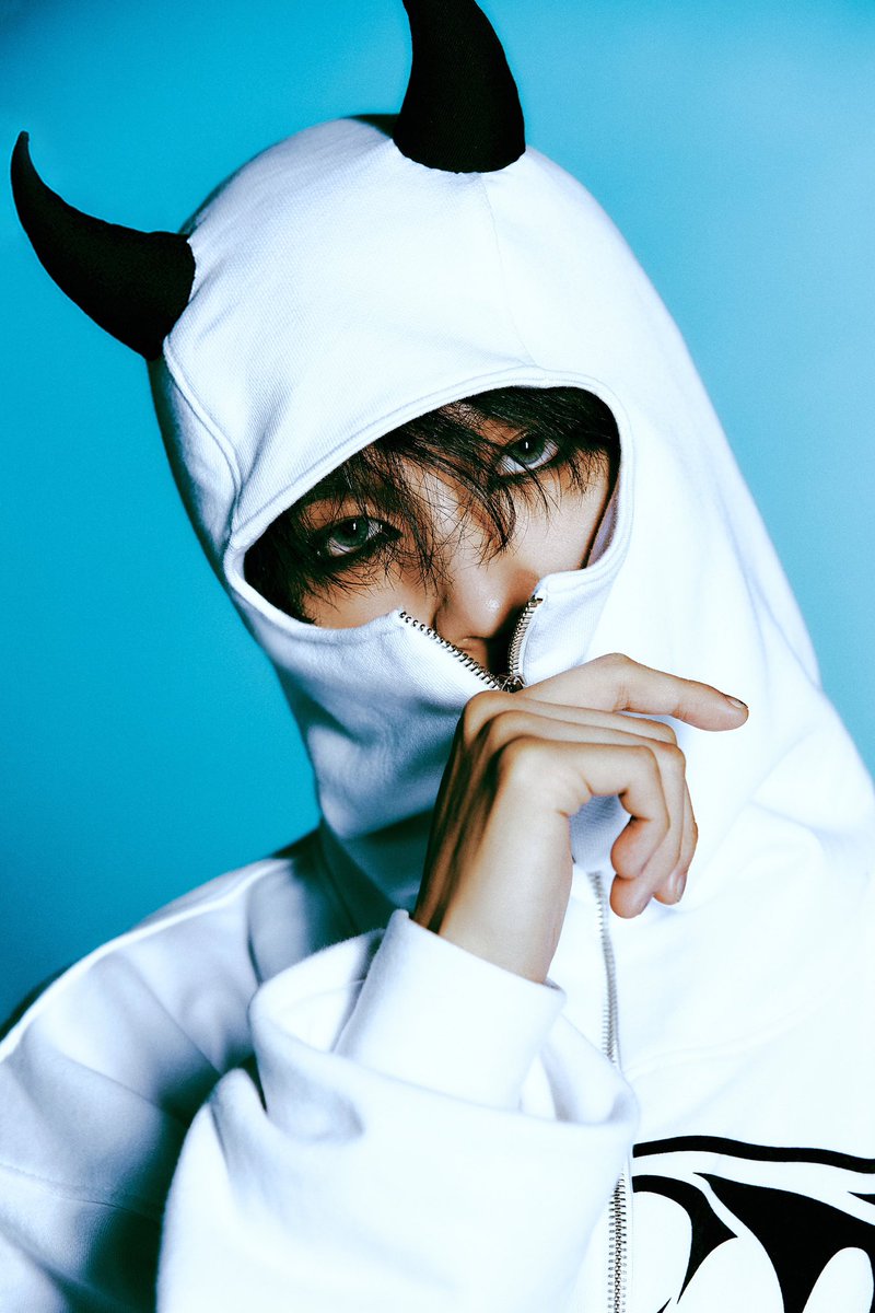 haechthinks's tweet image. models should be happy haechan chose singing as a career