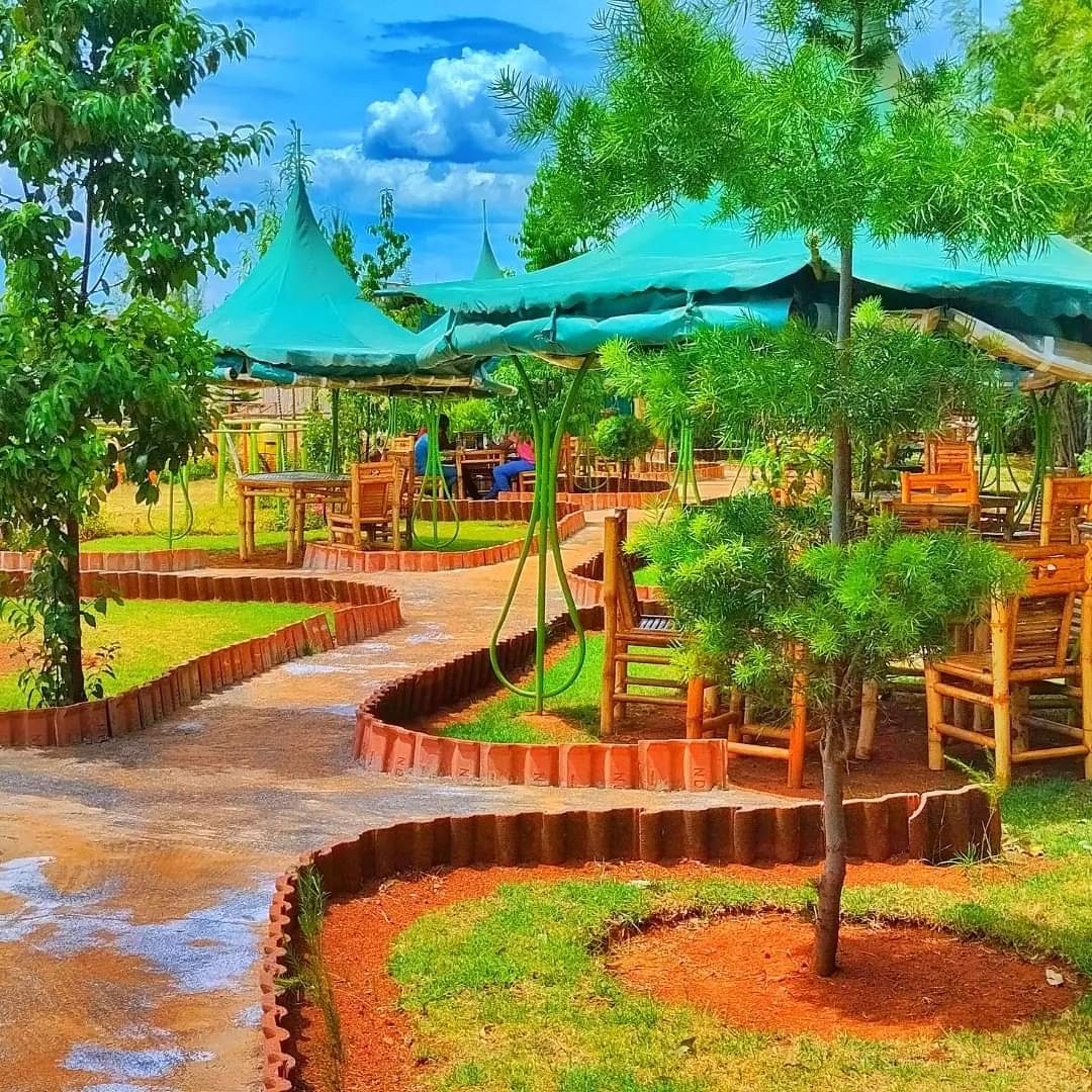 Fataldblow's tweet photo. From the green Highlands of Eldoret the City of Champions,whether for one afternoon or an entire week.
Meet in an elegant setting with a view of the greens.Mull over your ideas by the fireplace.Come for productivity and experience a true retreat.KARIBU SERGOIT VIEW GARDENS #DevCo https://t.co/PEdxiSaK3n