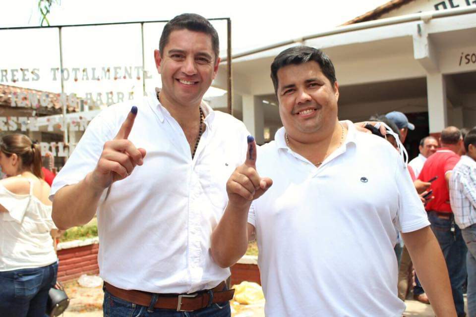 Luisbenitez_py's tweet photo. #TBT

🚩 Internas Diciembre/2017, con el compañero de sueños, hoy Vicepresidente de la República @AllianaPedro 🇵🇾 https://t.co/6Q22axVwKw