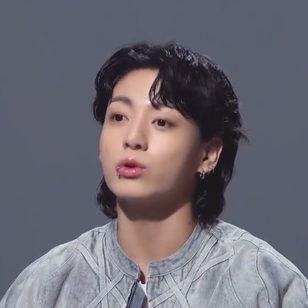 vminiecats's tweet photo. — #JUNGKOOK 🐰: “La letra de “SEVEN” tiene como significado el estar con la persona que amas todo el tiempo. Como dice el título de la canción, de lunes hasta domingo, esa voluntad de querer estar todos los días con el amor de mi vida se muestra en esta apasionada serenata. ” (+) https://t.co/Zxur3U18sQ