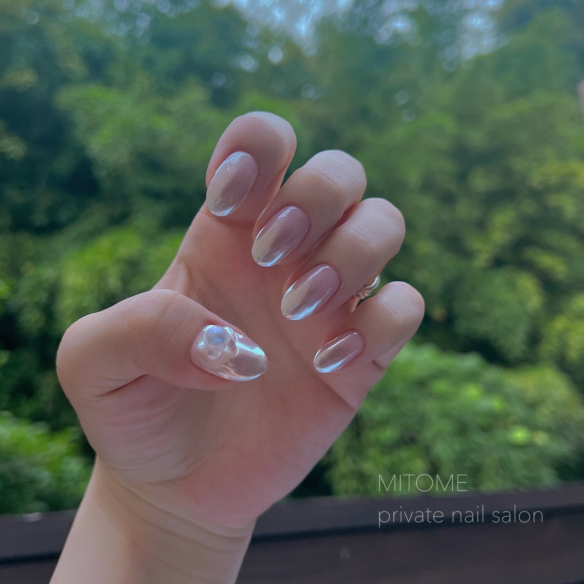 ホワイトメタリックネイル🌼
#横浜ネイルサロン
#メタリックネイル
#フラワーネイル