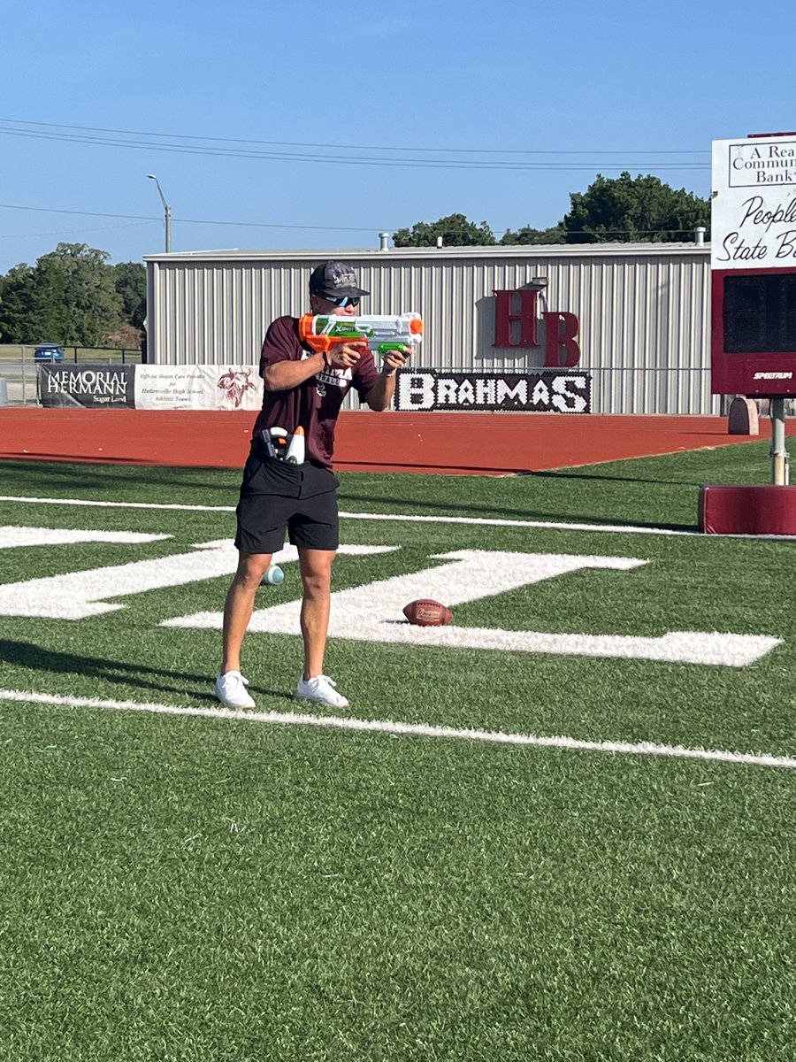 CoachLeviMonty's tweet photo. Brahma Football Camp 2023 in the books.✅

@32Dman12 @jashaun_price @Laynegerke5 

Hallettsville, Texas, America. https://t.co/sc4M9yFEEd