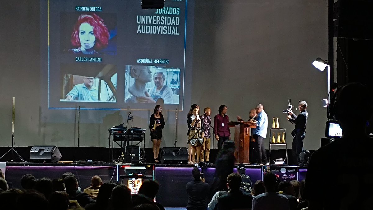 La escuela de Medios Audiovisuales <a href="/ULA_EMA/">EMA-ULA</a> de la Universidad de Los Andes, gana el premio Universidad Audiovisual del Festival del Cine Venezolano de Mérida. 
<a href="/FestCineVzlano/">Festival del Cine Venezolano</a>