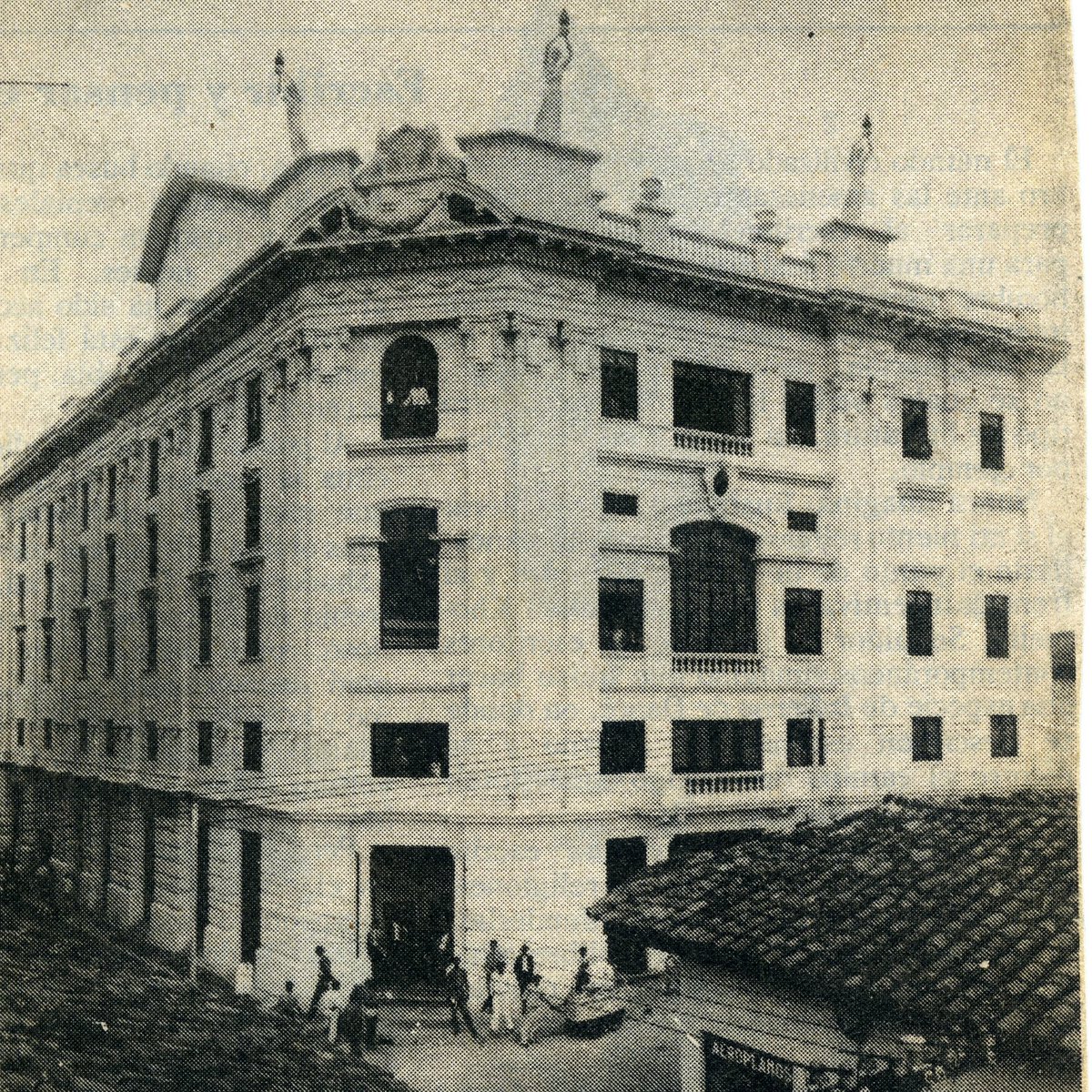 FITeatroCali's tweet photo. EL Teatro Jorge Isaacs fue construído en el año 1931 y transformó el perfil de las calles circundantes y el espacio público del centro de Cali.

Este imponente teatro de casi un siglo de antiguedad, será uno de los escenarios principales en el FITCali 2023 🎭 https://t.co/PO1JYhpzi3