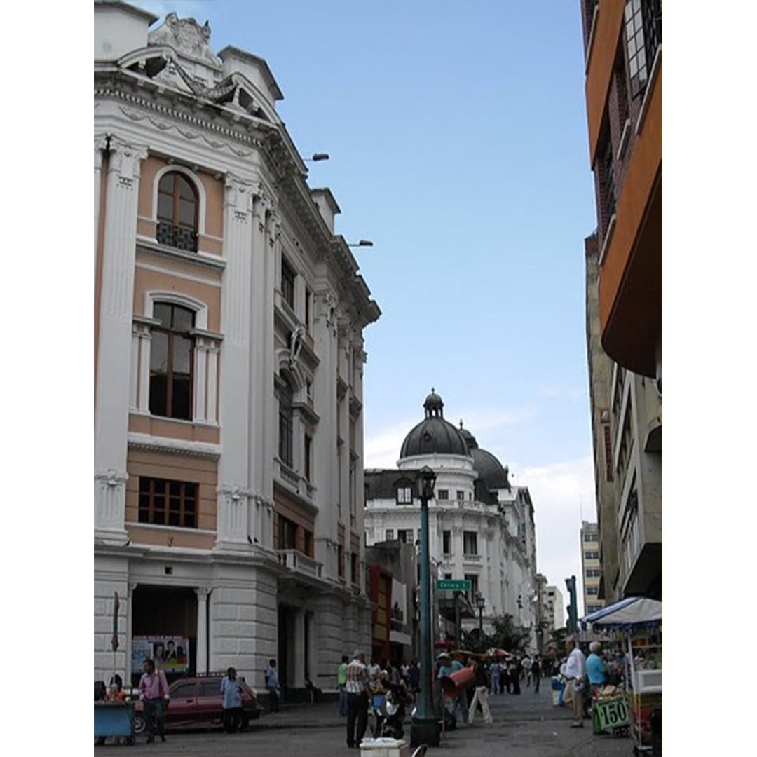 FITeatroCali's tweet photo. EL Teatro Jorge Isaacs fue construído en el año 1931 y transformó el perfil de las calles circundantes y el espacio público del centro de Cali.

Este imponente teatro de casi un siglo de antiguedad, será uno de los escenarios principales en el FITCali 2023 🎭 https://t.co/PO1JYhpzi3