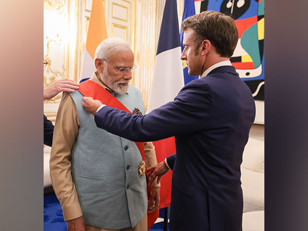 PM Modi conferred with France's highest award, 'Grand Cross of the Legion of Honour'

Read <a href="/ANI/">ANI</a> Story | aninews.in/news/world/eur…

#PMModiFranceVisit #France #EmmanuelMacron #FrenchPresident #PMModi