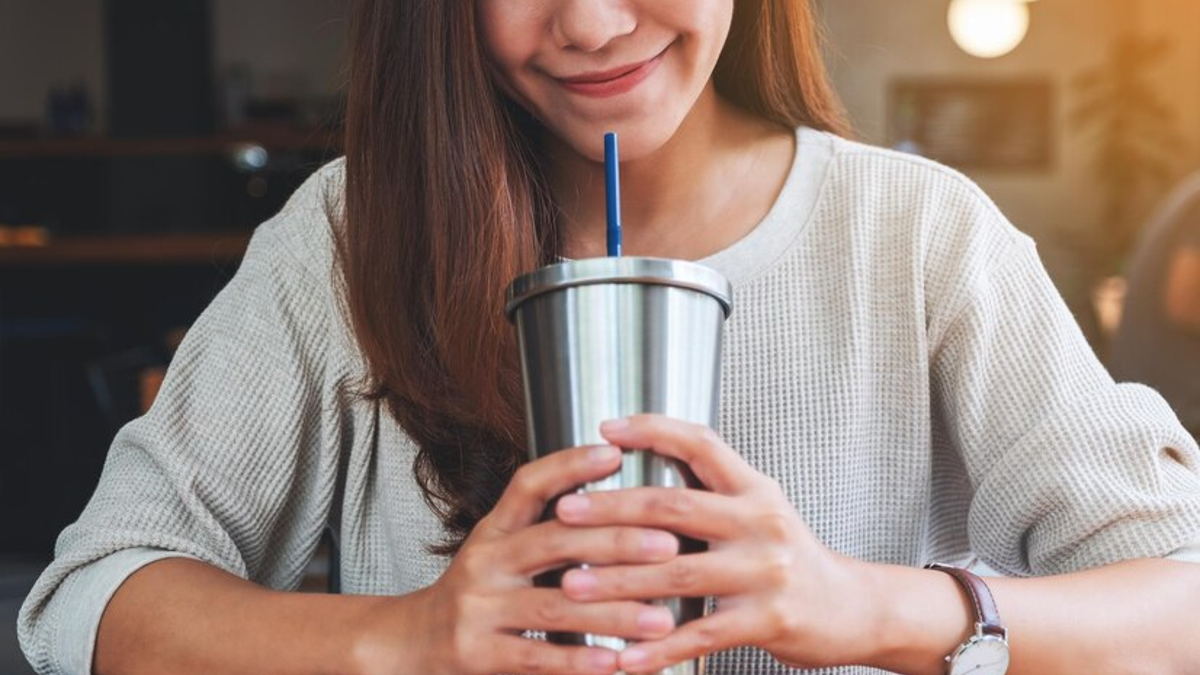 Say goodbye to stained teeth caused by coffee or tea with Stainless Steel Straws. Our straws allow you to enjoy your favourite beverages without worrying about unsightly stains. #StainFreeSipping #HealthySmile #SustainableHabits