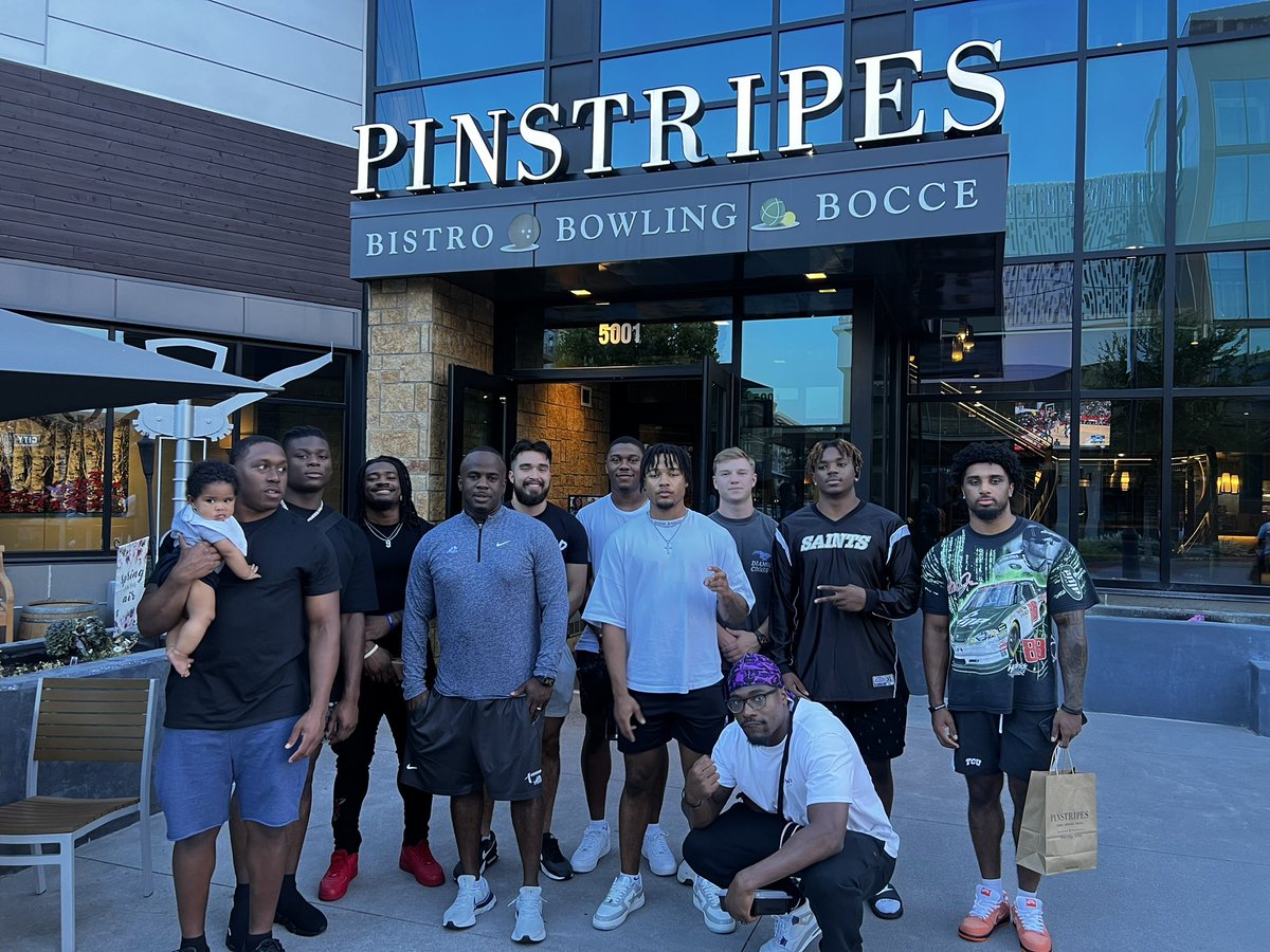 AnthonyJonesFB's tweet photo. Family isn’t just for a season or a saying. It’s Forever. Both Past and Present…Great having Emari and Kendre back Home before they start a great Journey in the NFL!!! https://t.co/SON5qplC5t