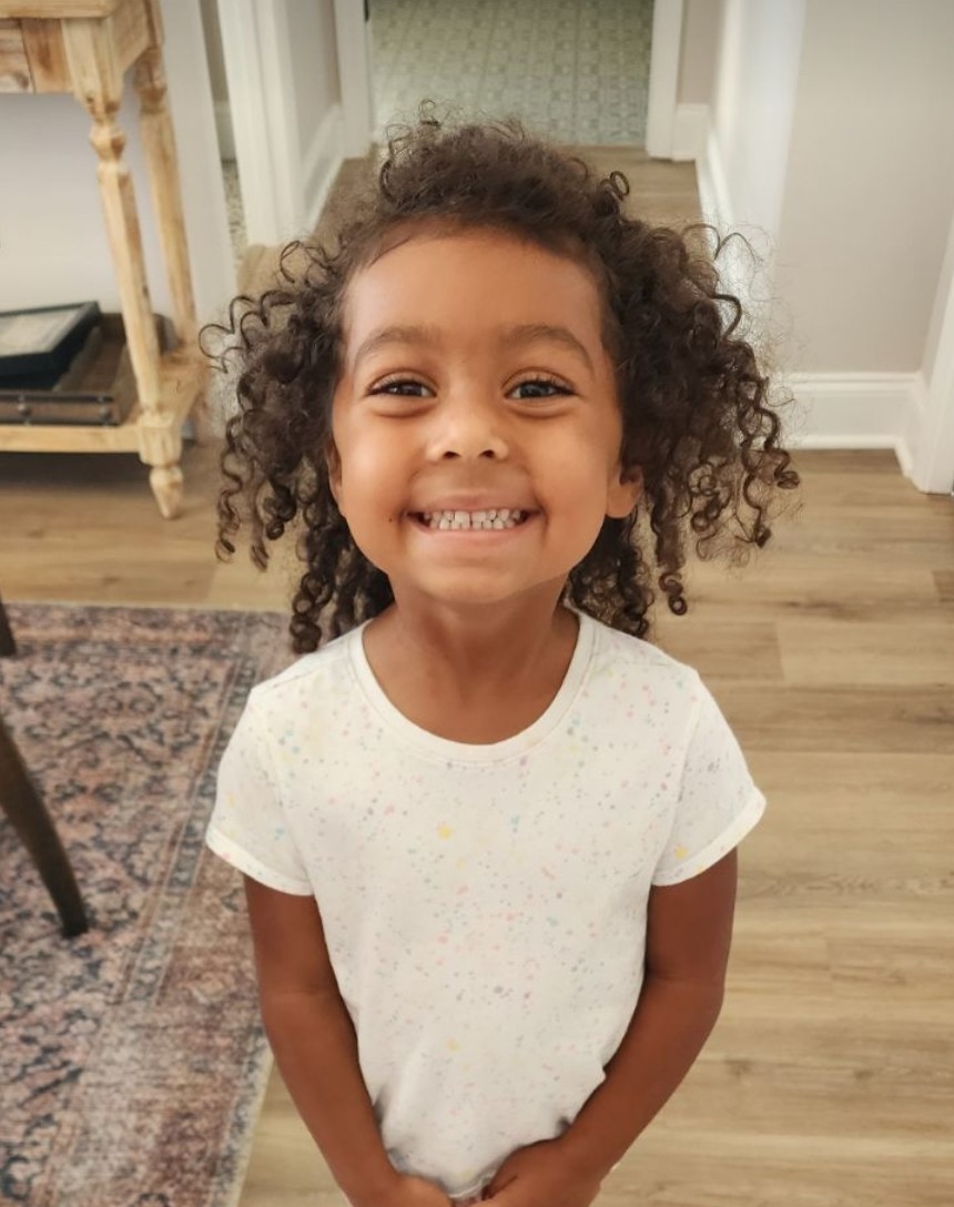 NicholasDBlazek's tweet photo. Look at this little girl? Too cute! ♥ https://t.co/TuH7goIDrx