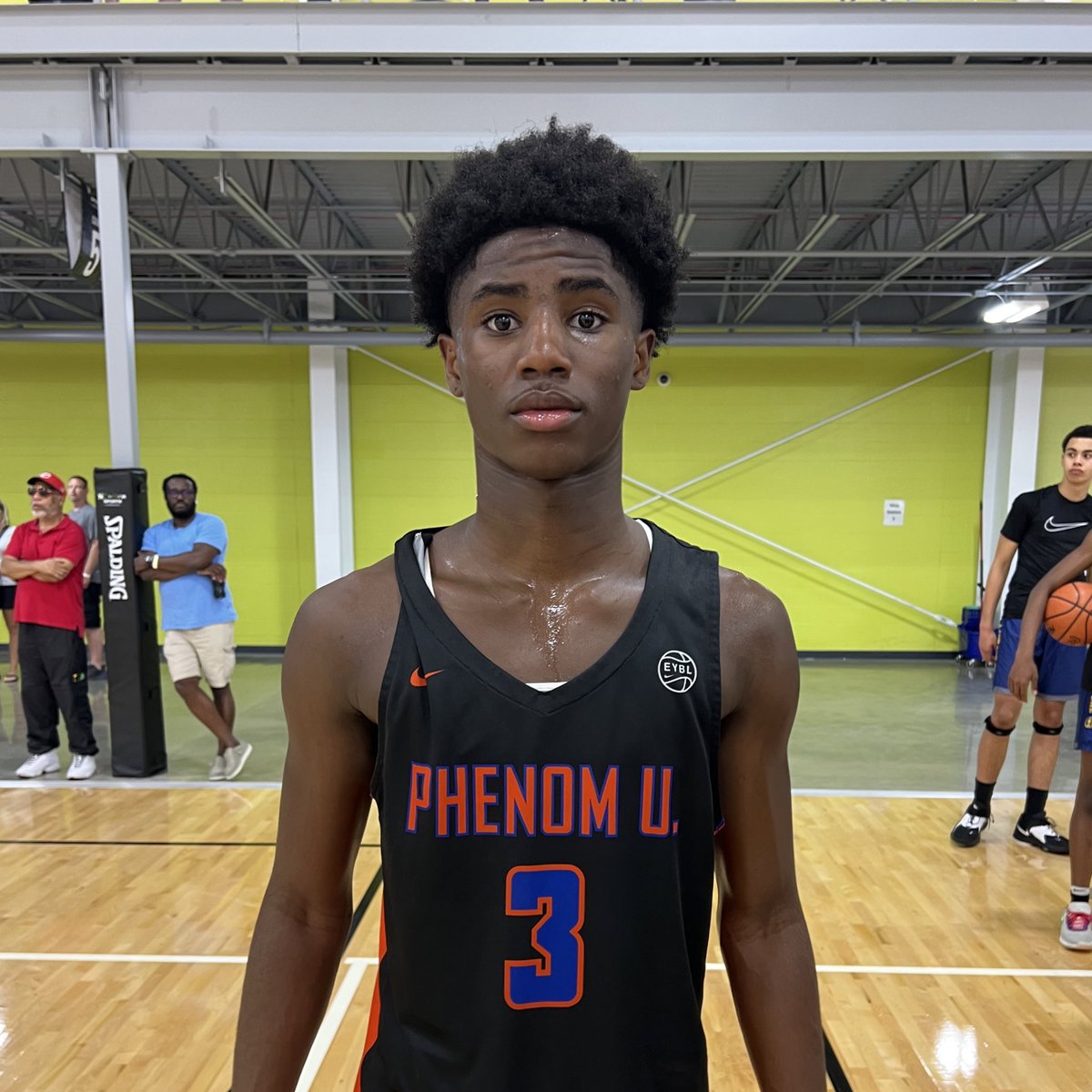 BTerrell_414's tweet photo. 2026s Thian Riak, Vaughn Karvala and Yusef Gray Jr. of @PhenomUniverse combined for 36 points to lead a balanced effort in a huge opening round victory @ny2lasports @ny2labasketball #2K23FinalChapter https://t.co/wXiT9RcYUJ
