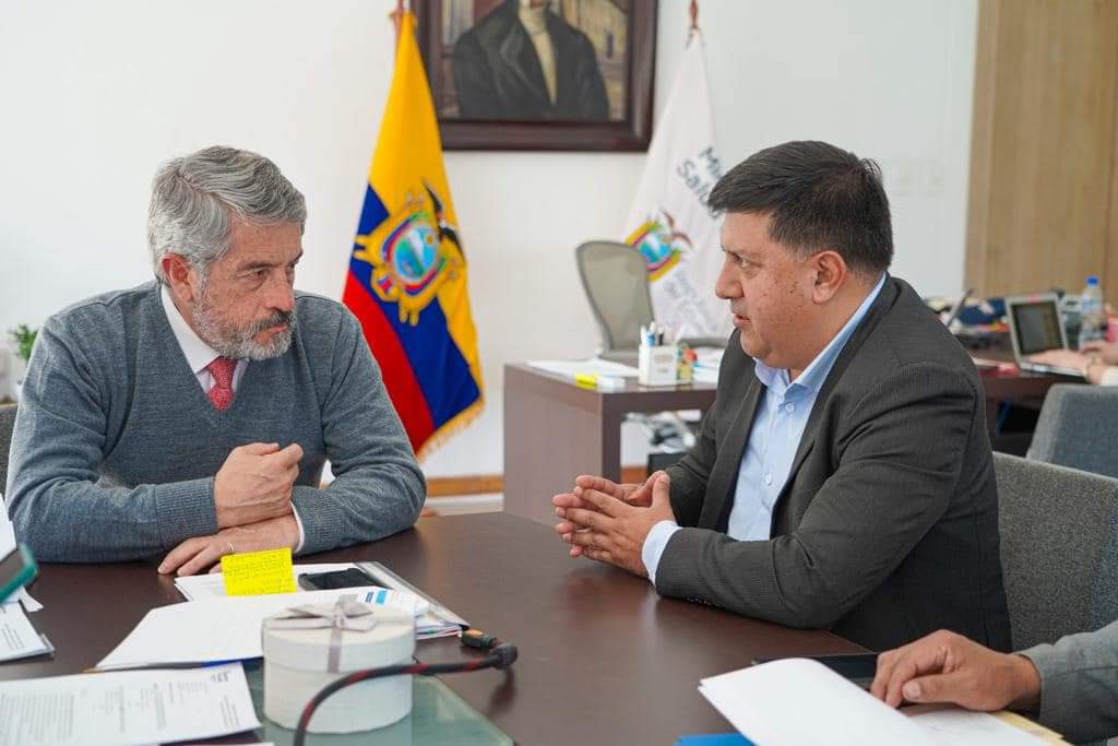 #MantenteInformado  #ATENCIÓN El Ministerio de Salud Pública, José Ruales, se reunió con el alcalde de San Felipe de Oña, Eddy Erráez, a fin de avanzar con la propuesta de convenio interinstitucional para coordinar la construcción del centro de salud.