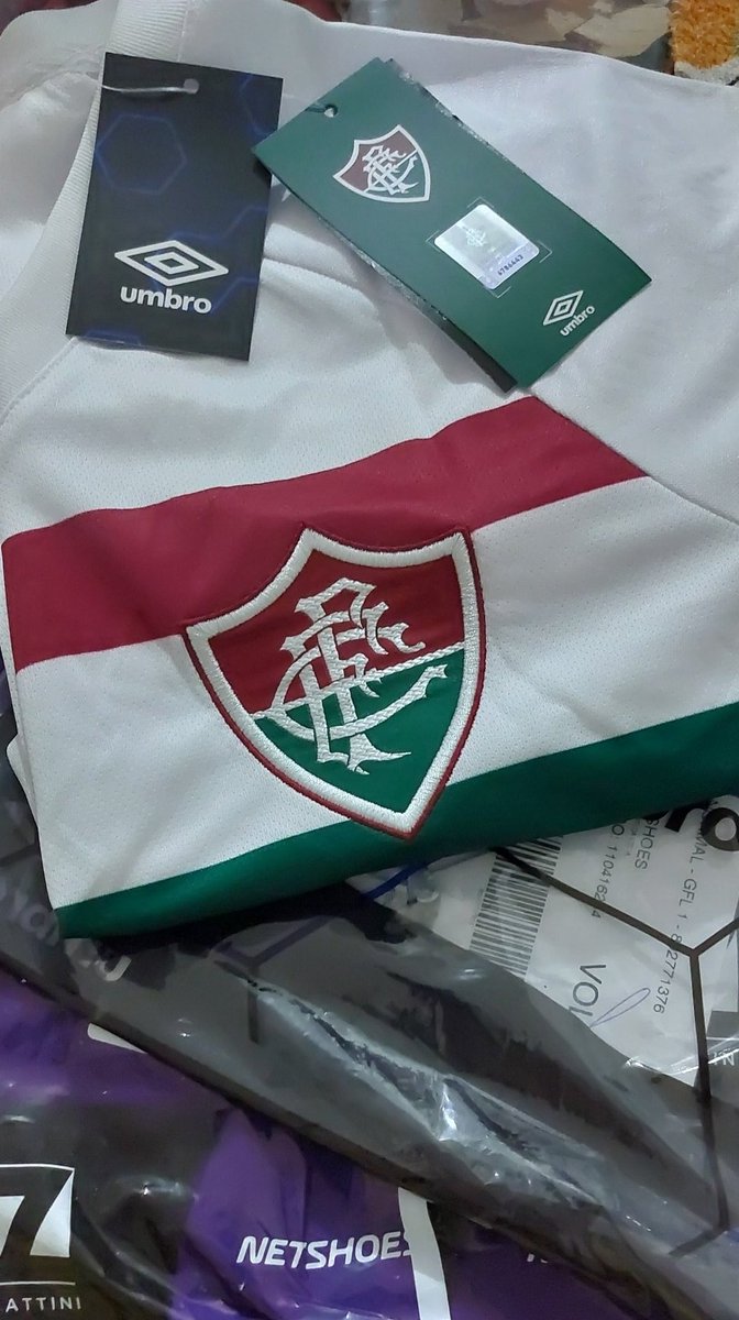mairaflu's tweet photo. Dia difícil pra quem não pega as dicas da @promoimperdivel !!! 

Presente antecipado ❤️💚 https://t.co/f4zXXgSysz