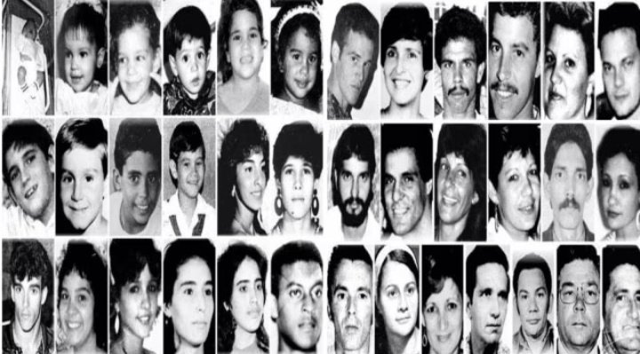 thinkofdaisies's tweet photo. El Remolcador 13 de Marzo zarpó del puerto de La Habana rumbo a EE UU el 13 de julio de 1994, con 68 personas, las autoridades portuarias le dieron la misión a varios capitanes de otros remolcadores,de perseguirlos, lanzando chorros de agua e invistiendo hasta hundirlo. https://t.co/KbjBVBK98G