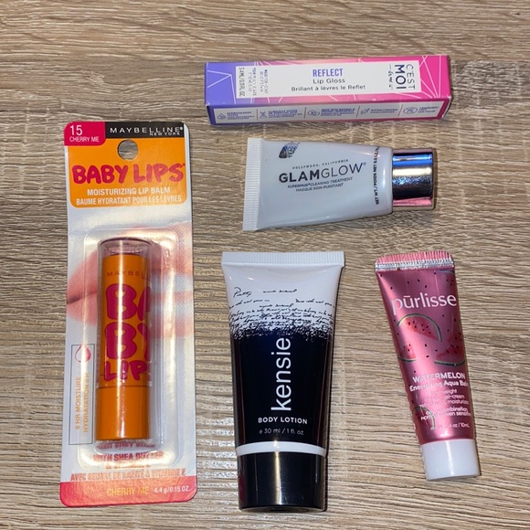 So good I had to share! Check out all the items I'm loving on <a href="/Poshmarkapp/">Poshmark</a> #poshmark #fashion #style #shopmycloset #lillypulitzer #glamglow: posh.mk/5RpG3XzMpBb