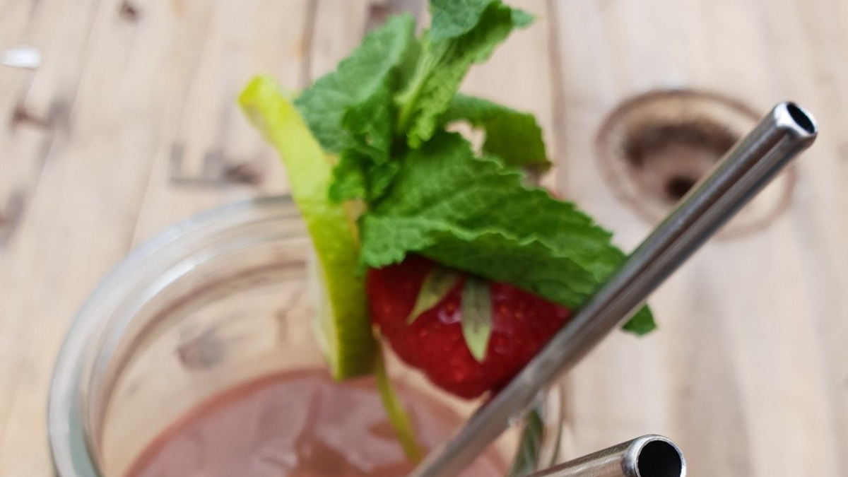 StainlessStraw's tweet image. Upgrade your barware collection with our premium stainless steel straws. Whether you're hosting a party or enjoying a quiet evening at home, our straws will add a touch of sophistication to any drink. #ElevatedEntertaining #ClassySipping #LuxuryLifestyle