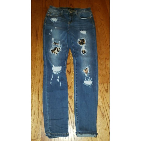 So good I had to share! Check out all the items I'm loving on <a href="/Poshmarkapp/">Poshmark</a> from <a href="/Dan12shotDanny/">Danyelle Bridgewater</a> #poshmark #fashion #style #shopmycloset #gloriavanderbilt #blue: posh.mk/4H2PtOvMpBb
