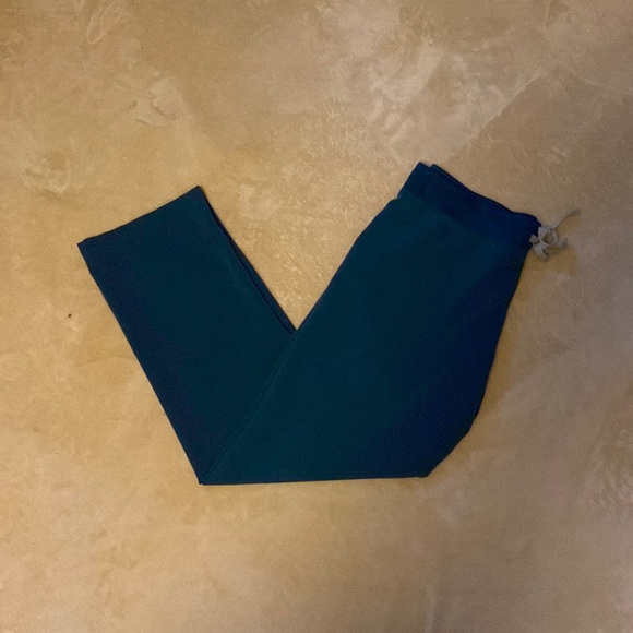 So good I had to share! Check out all the items I'm loving on <a href="/Poshmarkapp/">Poshmark</a> #poshmark #fashion #style #shopmycloset #figs: posh.mk/E85wXMwMpBb