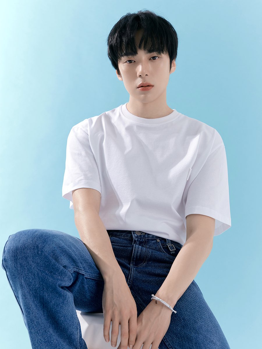 floun_official's tweet photo. 짱뮤즈 민혁 𝙋𝙄𝘾𝙆!
홀리바질 페이셜 팩투폼은

지구를 생각하는 마음을 담아
생분해성 튜브, 
FSC 인증 지류로 만들어졌어요🌏 https://t.co/Q06xEOgUlw