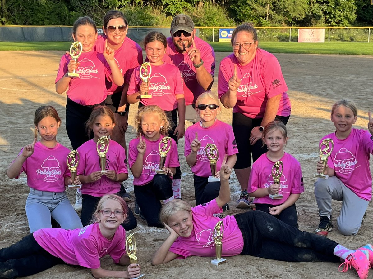 Equip_Tim's tweet image. 🎶 The Champ is Here 🎶

Claire’s team won the 8U Machine Pitch League tournament! We of obviously had to celebrate with the team at Paddyshack!