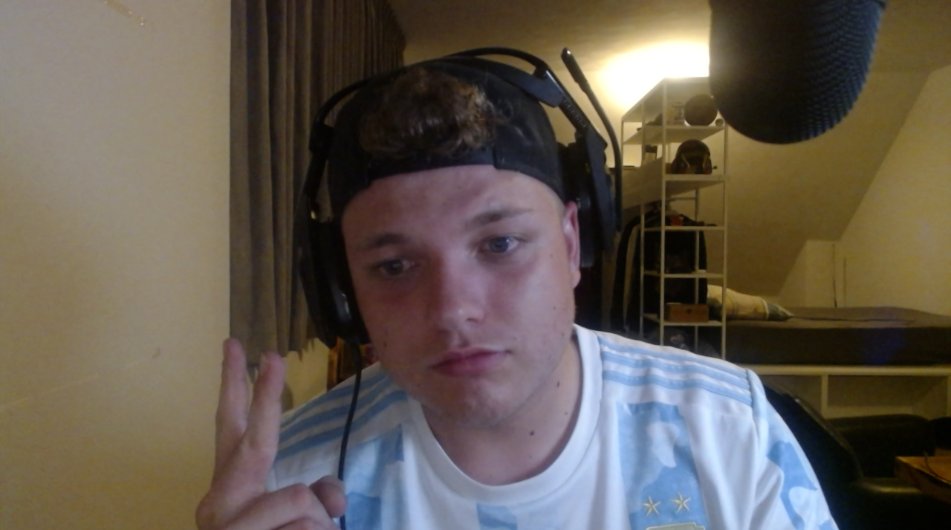 WiDevon_'s tweet photo. Hola estoy reaccionando a musica nueva entra
https://t.co/1pKvZAp5cE https://t.co/y07597Qs38