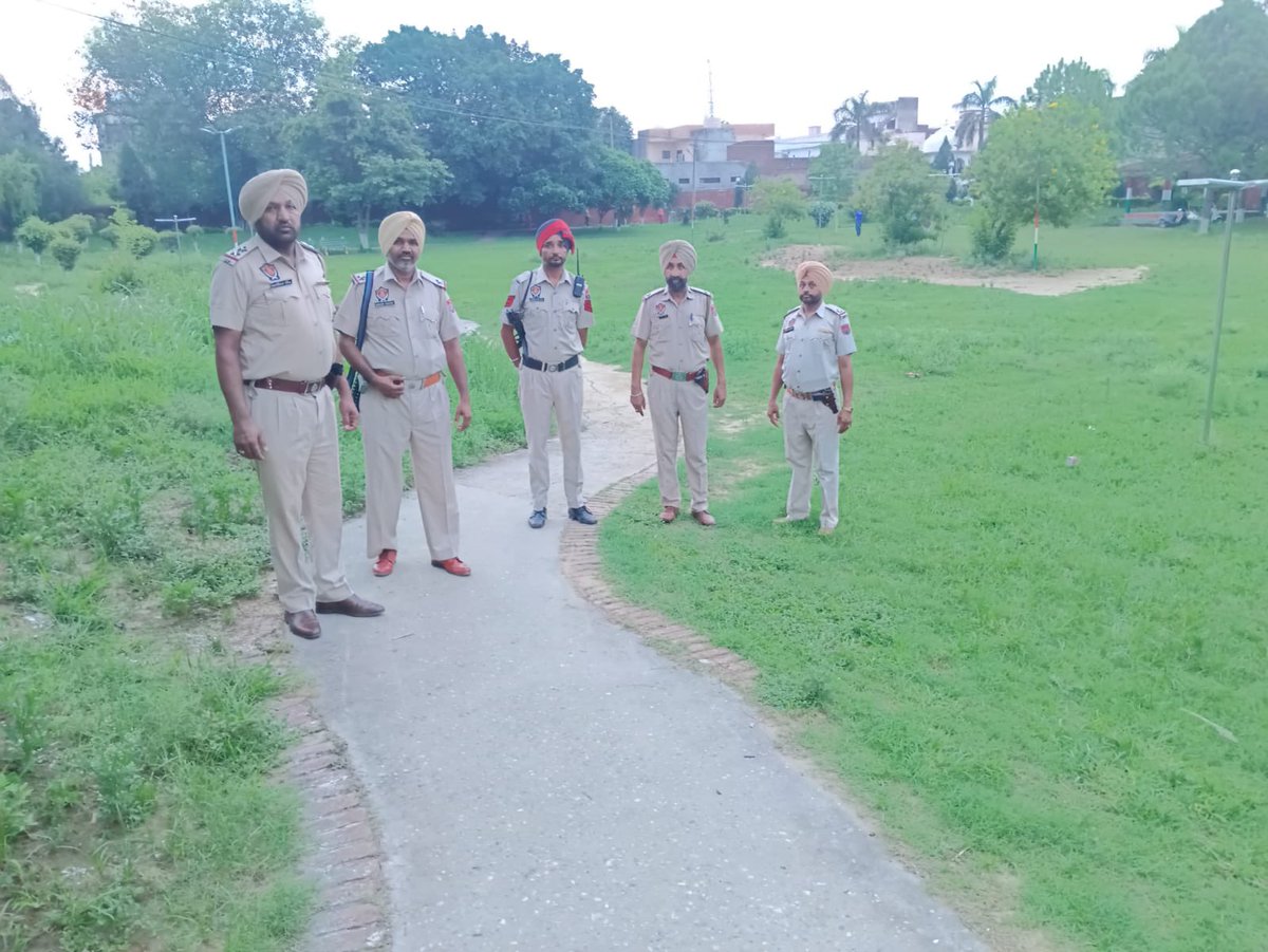 SBSNagarPolice's tweet photo. #EarlyMorningDuty
#Alertness
#SenseOfSecurity
#PunjabPoliceInd https://t.co/UHDjEBP2L1