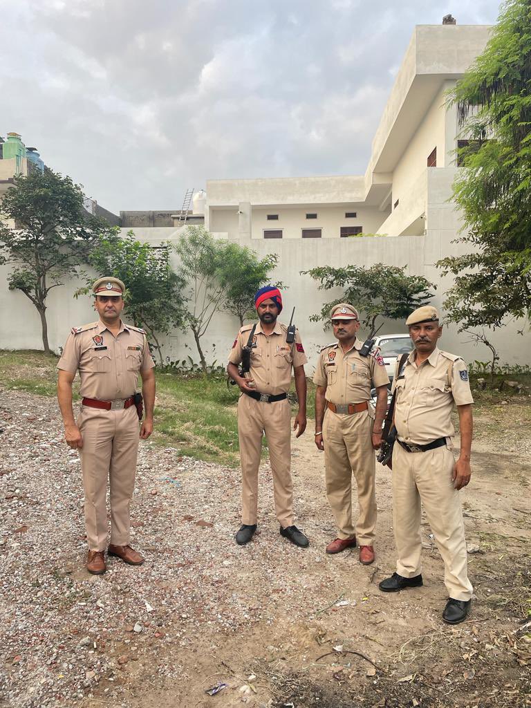 SBSNagarPolice's tweet photo. #EarlyMorningDuty
#Alertness
#SenseOfSecurity
#PunjabPoliceInd https://t.co/UHDjEBP2L1