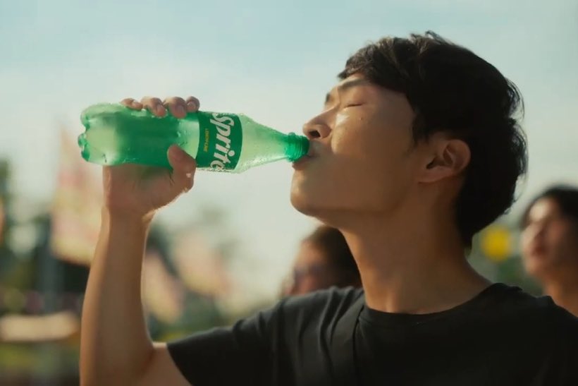 douglas1271941's tweet photo. When I’m tweeting in this July heat, there is nothing that keeps me as cool and hydrated as @Sprite. A crisp refreshing Sprite is the perfect thing to get you through this summer! #ad #twitterad #sprite https://t.co/vLmCgaTjtq