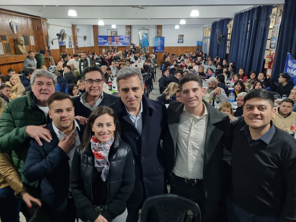 cachi_martinez's tweet photo. #VillaGobernadorGalvez con @Luis_Rubeo y @vanemassetani participamos del cierre de campaña de Nico Ramirez candidato a intendente y Matías Martinez candidato a concejal del @FrenteRenovador
#Conlospiesenlatierra #PODEMOSMAS https://t.co/DGCaVKNa9c