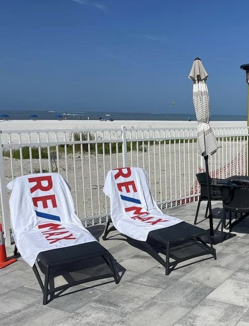 TDsellsparadise's tweet image. Great day today with BG &amp;amp; CO Team &amp;amp; The Sheets Team!!
Work hard &amp;amp; play harder!!!
#SWFLStrong #remaxrealtyteam #itmatterswhoyouworkwith #BGCO