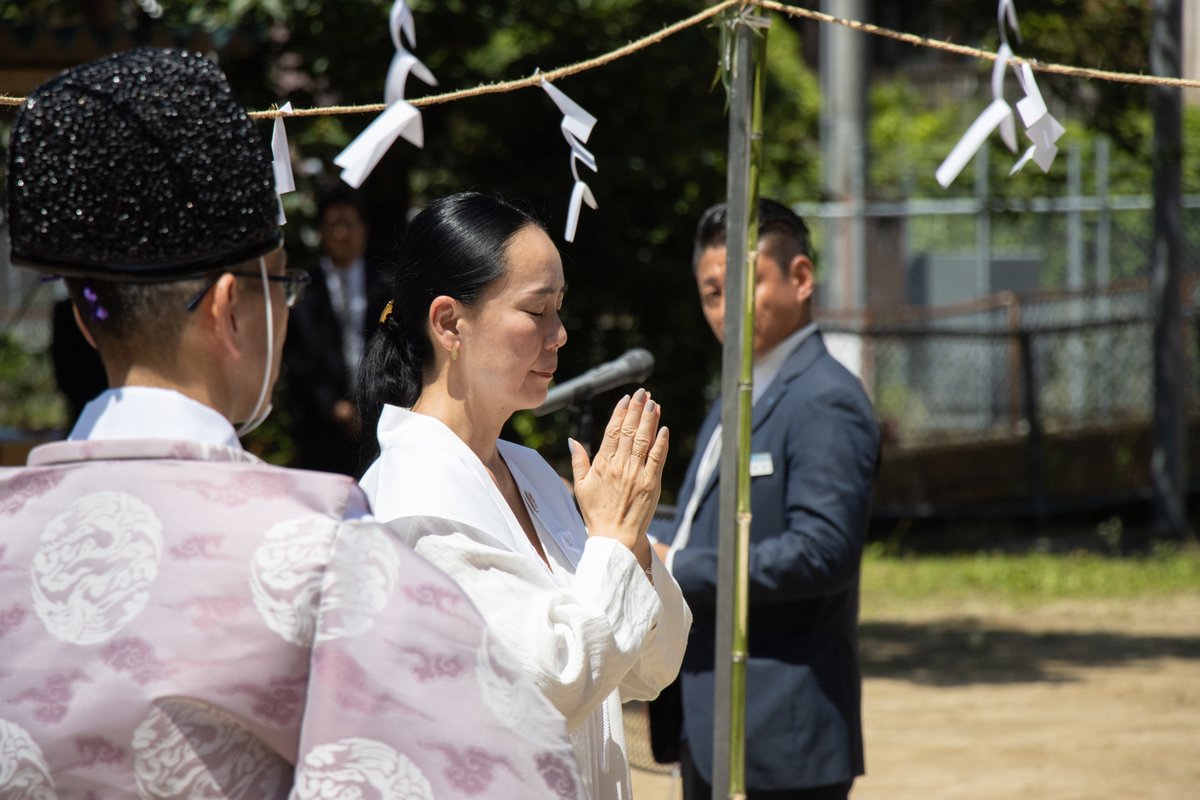 expo2025japan's tweet photo. “to exist", the Signature Pavilion created by the producer, KAWASE Naomi, will utilize 2 closed school buildings.🏫
A ceremony of prayer for safety of the construction was held on Jul. 2 at the old Oritachi Junior High School in Totsukawa Village, Nara.

#toexist #EXPO2025 https://t.co/MCL5knSe9f
