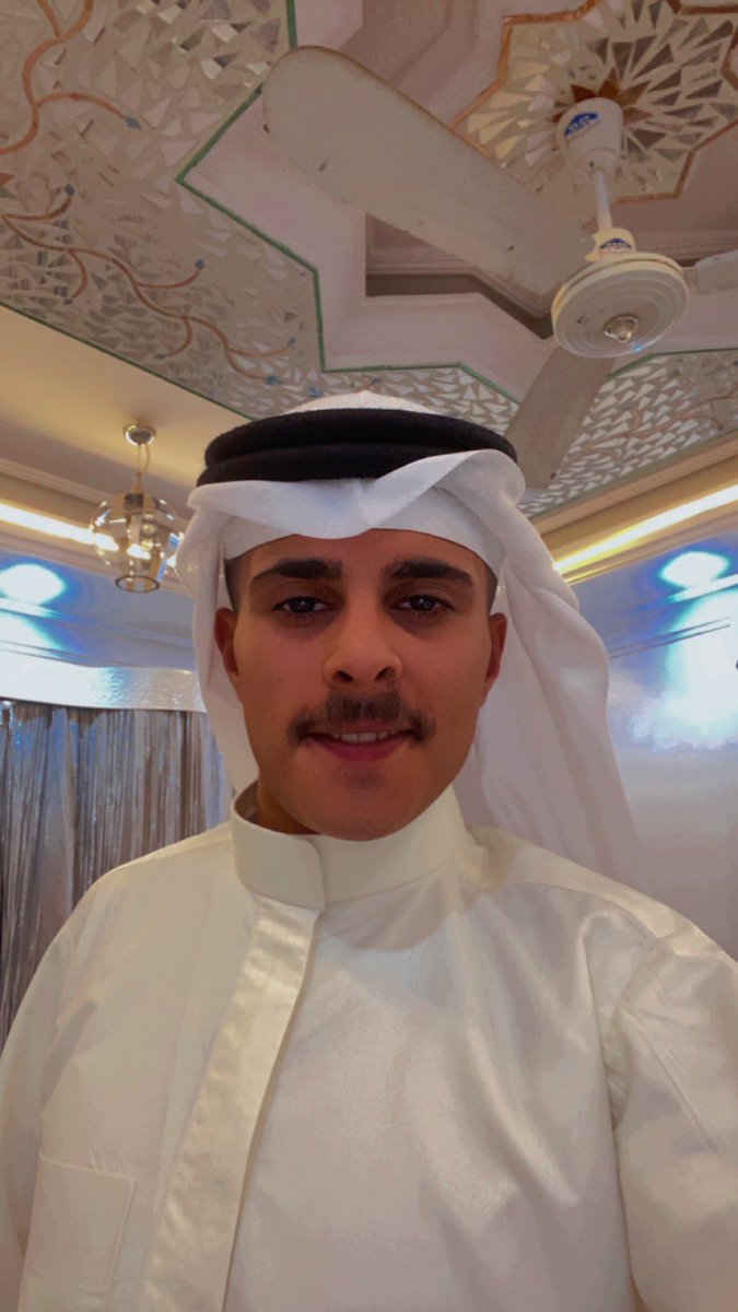 جعلني عون لربعي إليا طال الطريق 
وجعلني بالعزم والصبر محظوظ وقوي 

وجعلني قدام لا أموت ما زعِّل صديق 
وجعلني مارد محتاج ولا أفشل خوي
