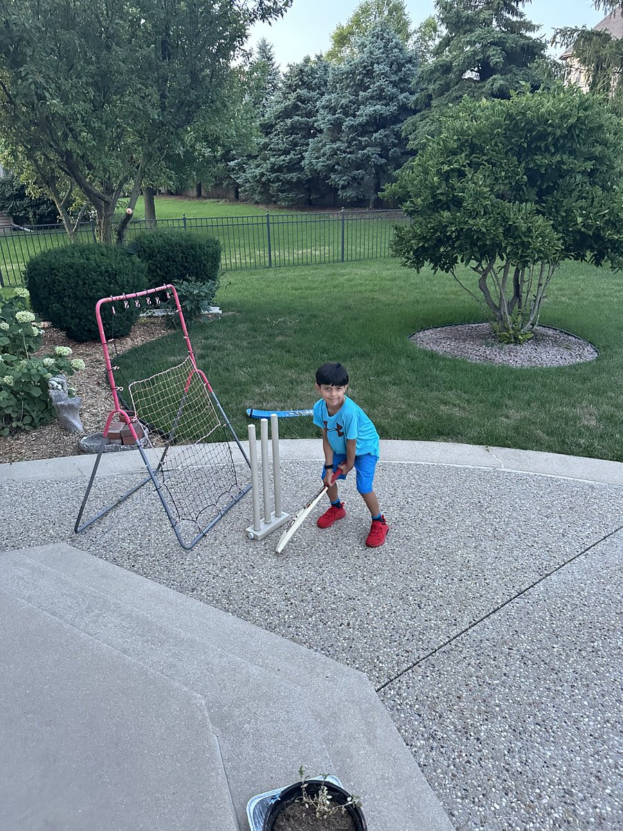 Congrats <a href="/MLCricket/">Cognizant Major League Cricket</a> <a href="/PeterDellaPenna/">Peter Della Penna</a> you did your job - little man wanted to run out and play in the setting sun👏🏽
