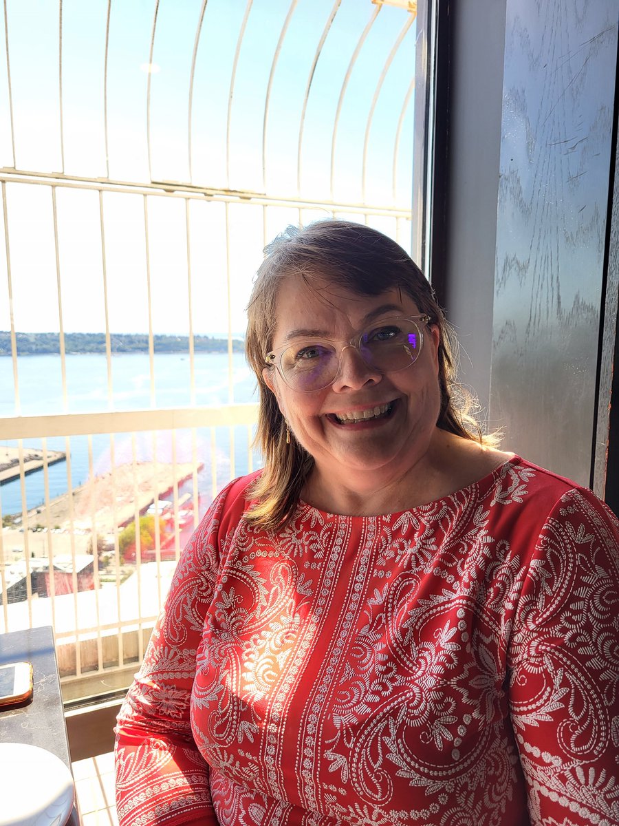 Ritterton's tweet photo. More from #SmithTower
Great food, views and awesome company with @Gretchensouza
Oh, high praise for our hostess Giana, awesome staffer and great insights @smithtower https://t.co/GFOaYst6DM