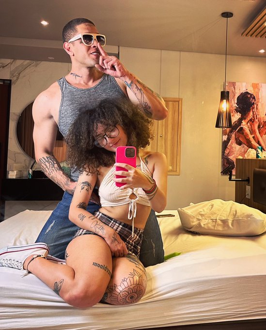 💎 A @aquela_la17  acabou de chegar em S&atilde;o Paulo , direto do Par&aacute;, e claro que eu tinha que dar as boas<a class="tags" target="_blank" title="On Twitter" href="/?out=eyJ0eXAiOiJKV1QiLCJhbGciOiJIUzUxMiJ9.eyJpYXQiOjE3MjA2NDAyMjcsImlzcyI6InR3cG9ybnN0YXJzLmNvbSIsIm5iZiI6MTcyMDY0MDIyNywiZXhwIjoxNzUyMTc2MjI3LCJyZWRpcmVjdF91cmwiOiJodHRwczovL3R3aXR0ZXIuY29tL2FxdWVsYV9sYTE3In0.fC0KHc93mGROWC0CCYiW8cqdMdSVEA-qB1rz3z5MW1hGI9_D6fni2YVjRw7xsn3WW5dXynGLgtYknSWotJm8TA">@aquela_la17</a><a href="/tag/mvsales"class="tags"><span>#mvsales</span></a>
