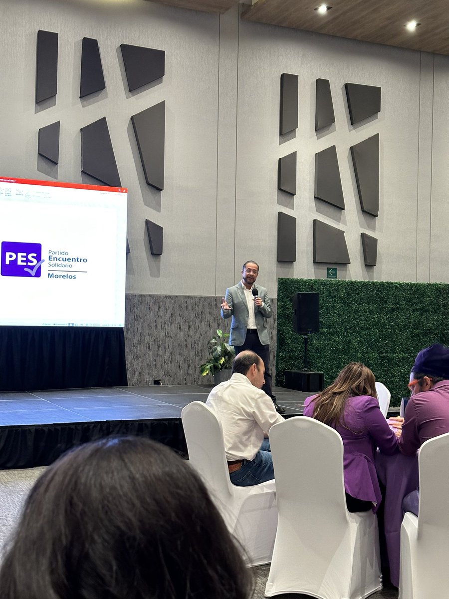 TorresLauraL's tweet photo. En la Plenaria Nacional del PES con el presidente @hugoericflores escuchando propuestas de candidatos presidenciables. https://t.co/UbunmCyJ7X